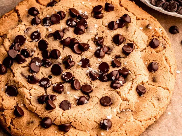 Big chocolate chip cookie